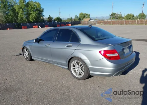 2013 Mercedes-Benz C 300 Sport 4Matic из США, поврежденный, VIN WDDGF8AB4DR256645
